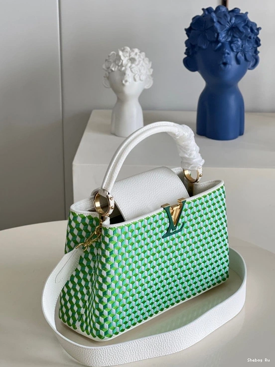 VUITTON LOUIS CAPUCINES MM 0717